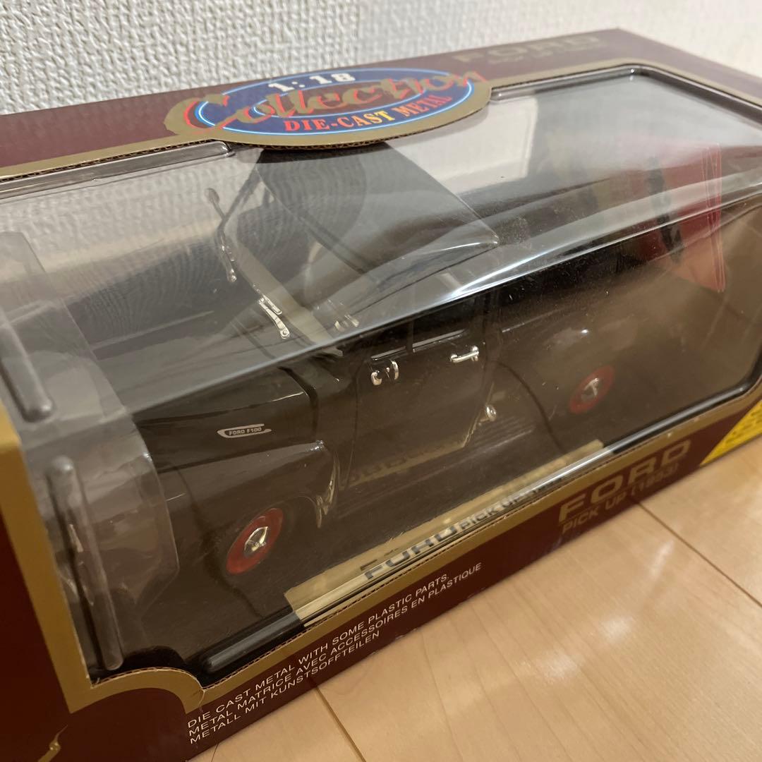 Ford Pickup (1953) 1:18 ダイキャストメタル　ミニカー