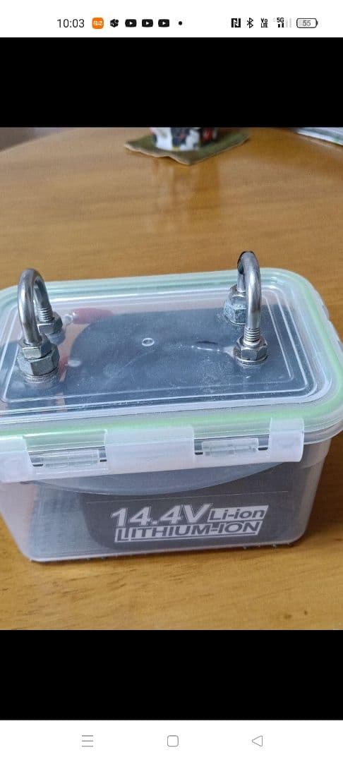 リール用バッテリーと急速充電器