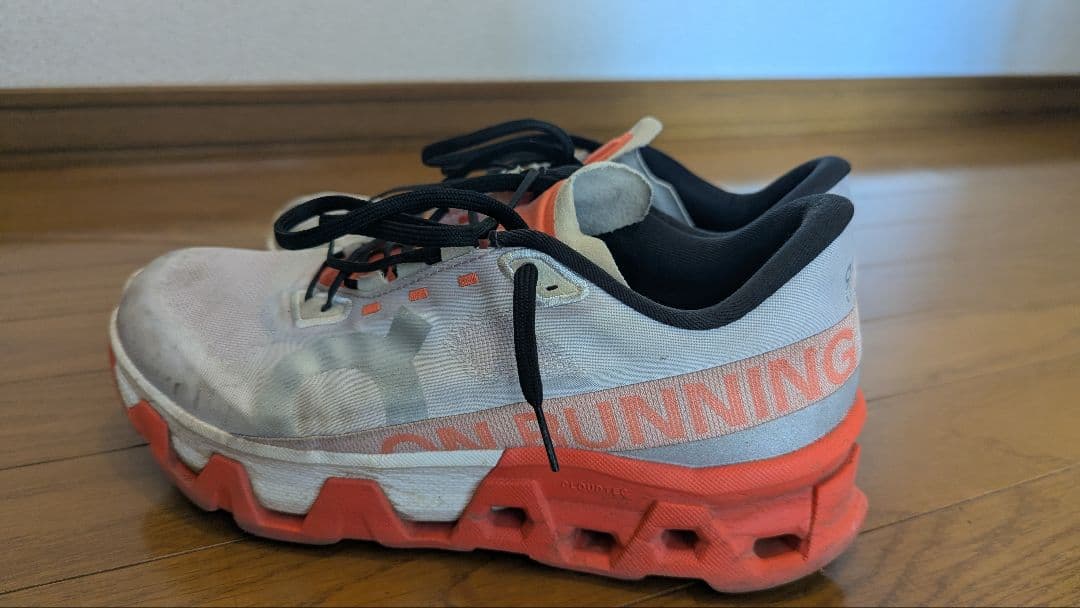 オンOn RUNNING CloudMonsterHyper