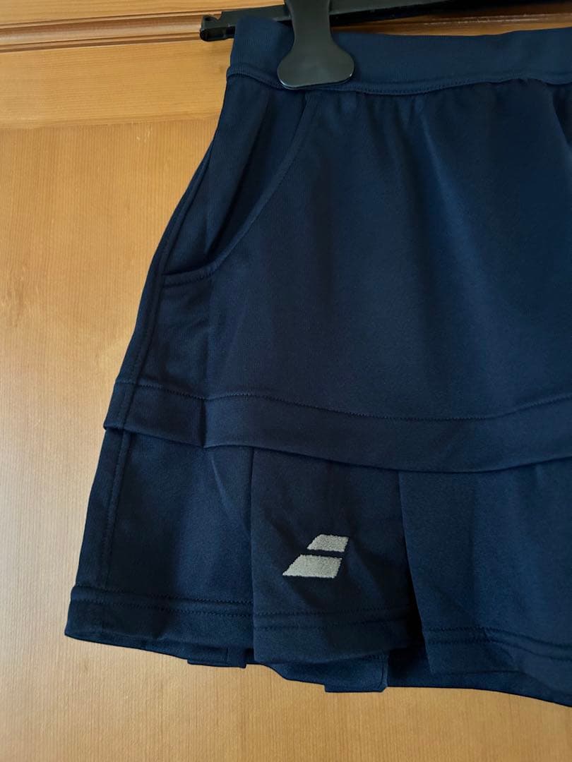 バボラ テニスウェア　紺色スコート　Oサイズ　新品