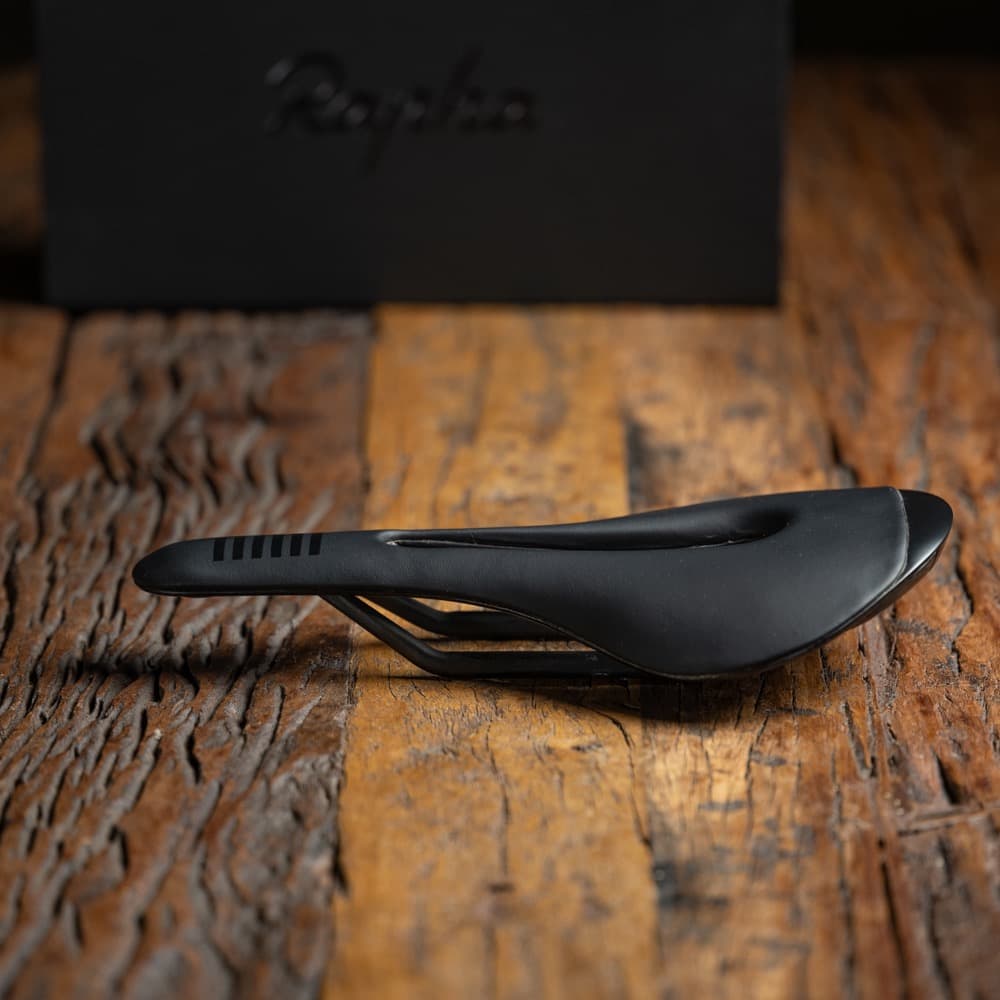 美品 Rapha PRO TEAM CUT OUT SADDLE カーボンサドル