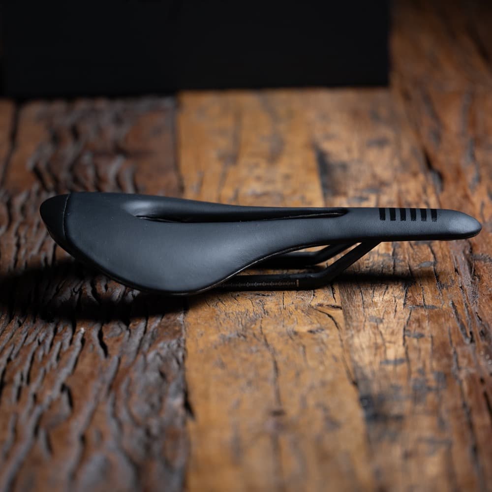 美品 Rapha PRO TEAM CUT OUT SADDLE カーボンサドル