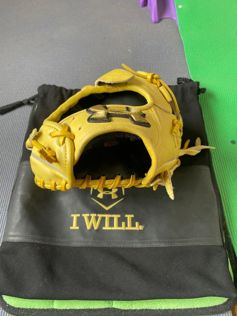 Under Armour 軟式野球グローブ イエロー 収納バッグ付き