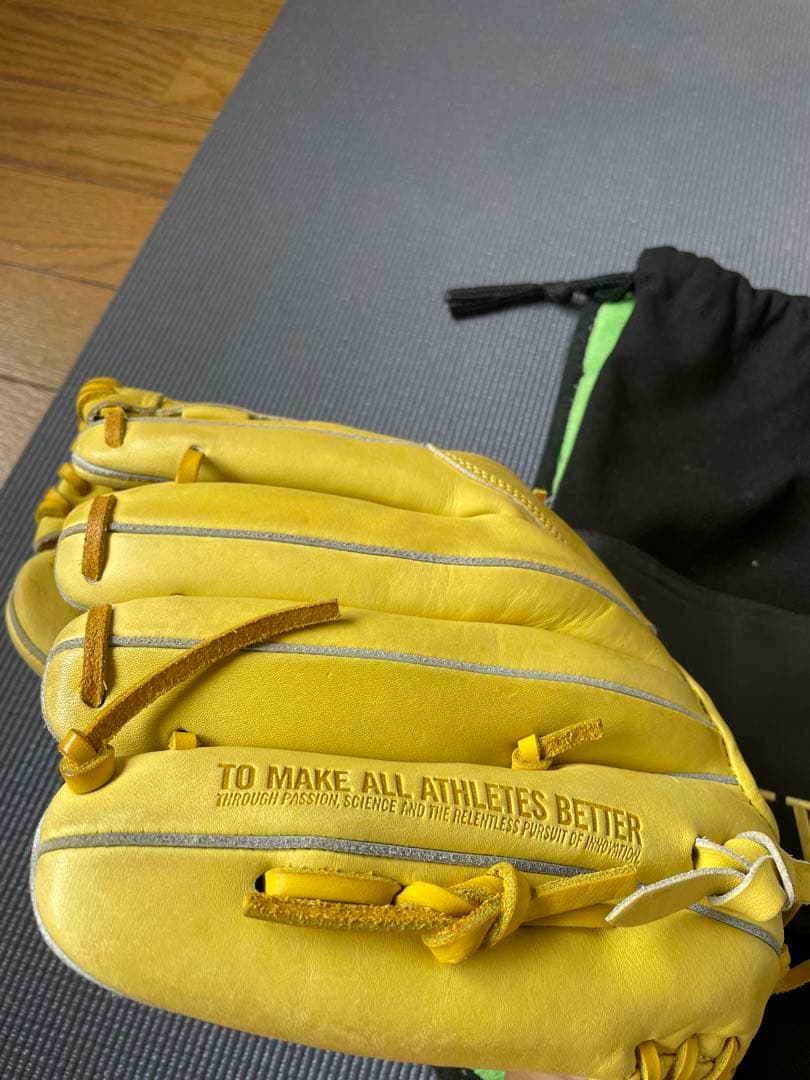 Under Armour 軟式野球グローブ イエロー 収納バッグ付き