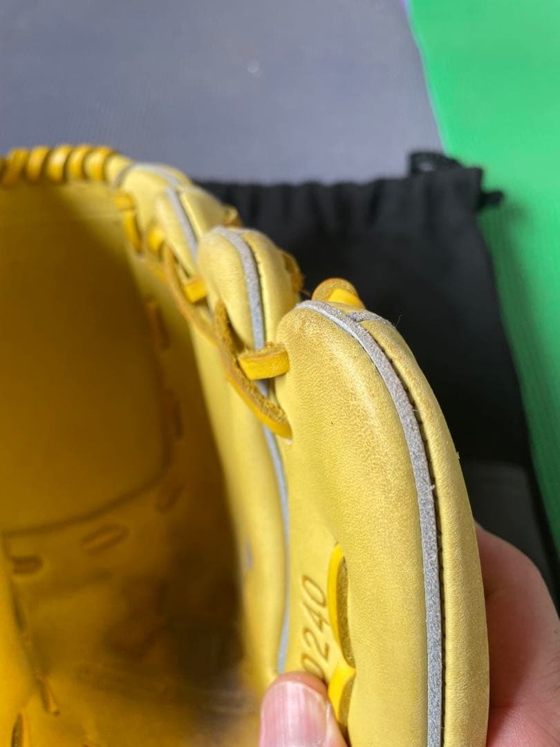 Under Armour 軟式野球グローブ イエロー 収納バッグ付き