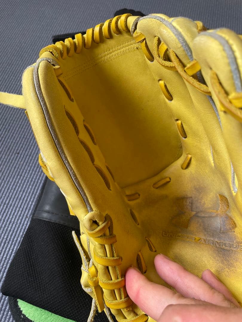 Under Armour 軟式野球グローブ イエロー 収納バッグ付き