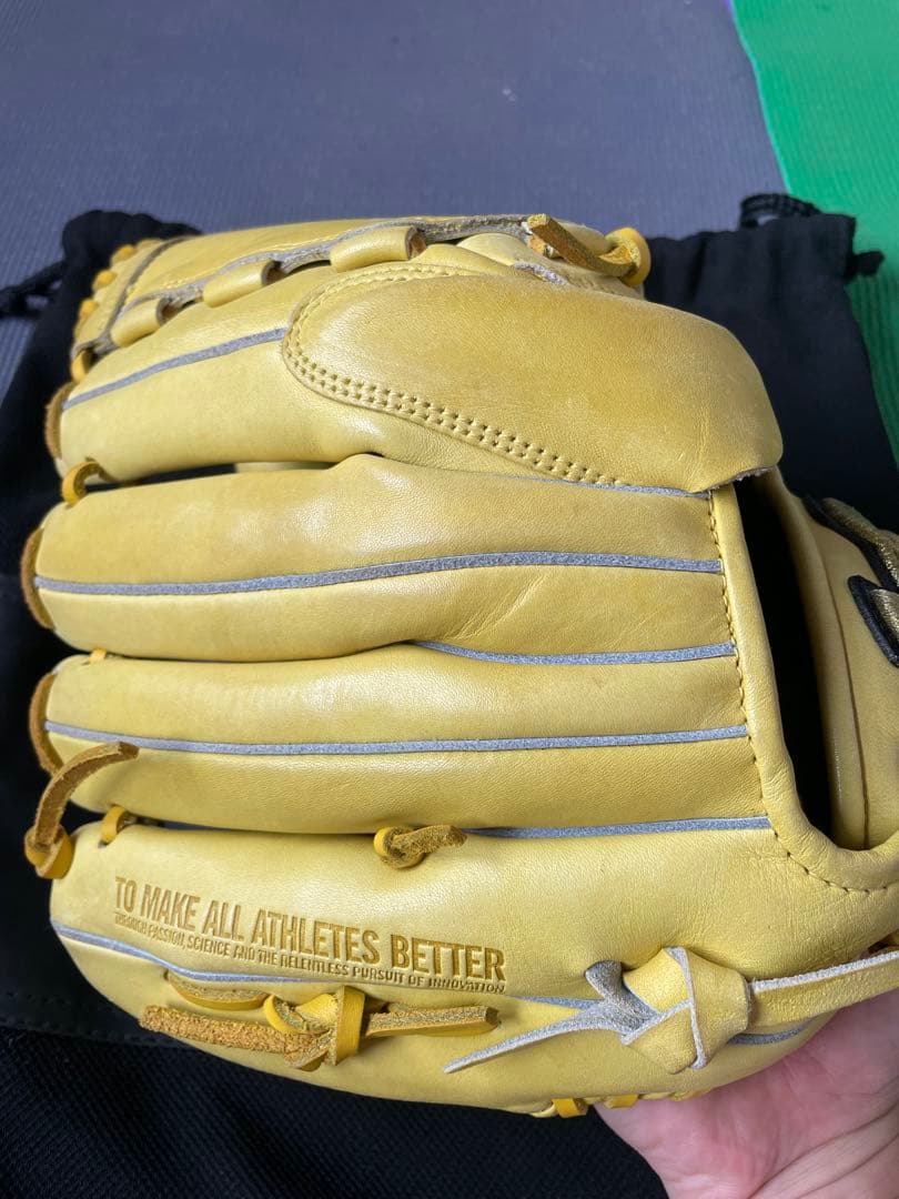 Under Armour 軟式野球グローブ イエロー 収納バッグ付き