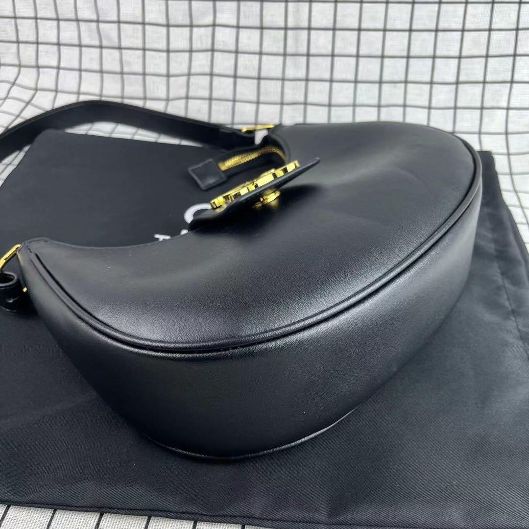 CELINE AVA トリオンフ　セリーヌ　ショルダーバッグ