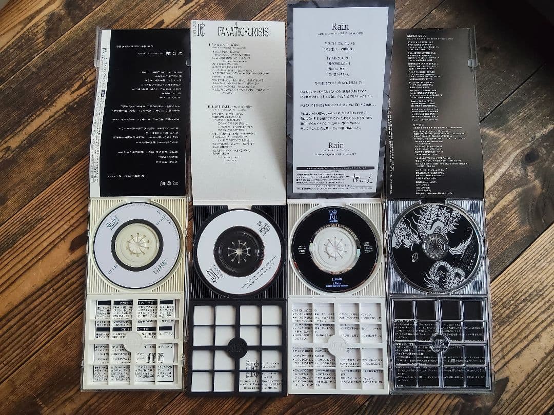FANATIC◇CRISIS まとめ売り サイン色紙　CD パンフレット　V系