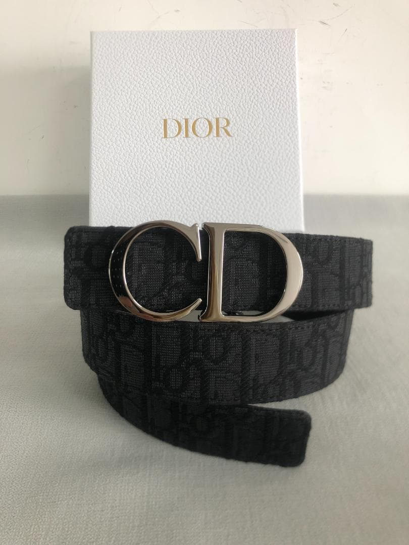 ブラック　ベルト　EUR85　シルバーＣＤロゴ　美品　レザー　高級感　綺麗