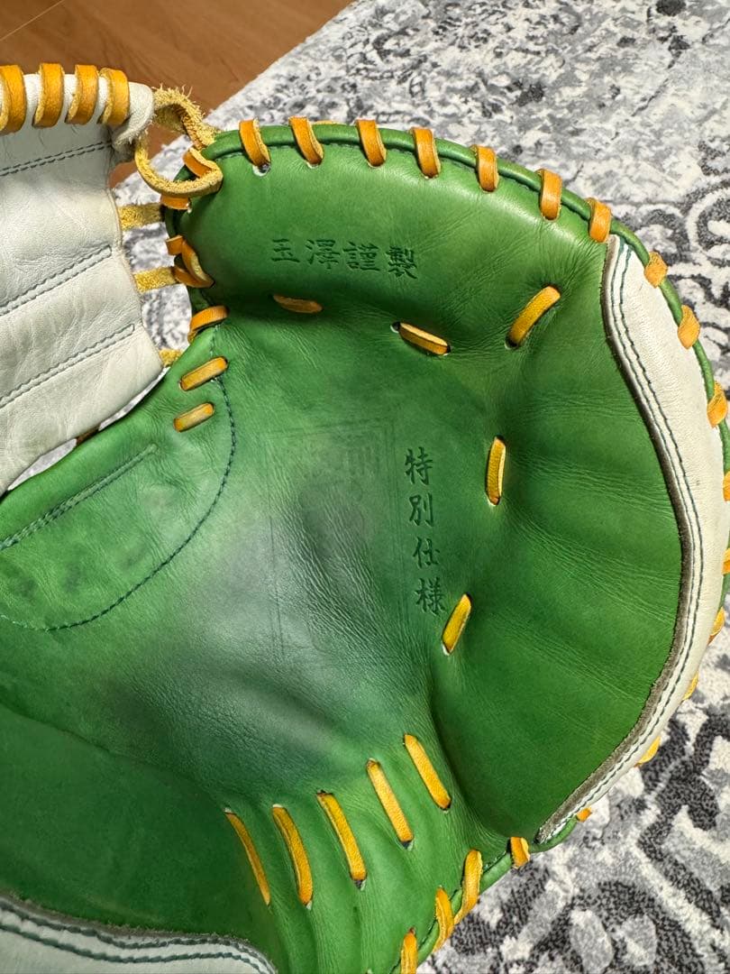 美品 スワロー限定　玉澤 キャッチャーミット ソフトボール