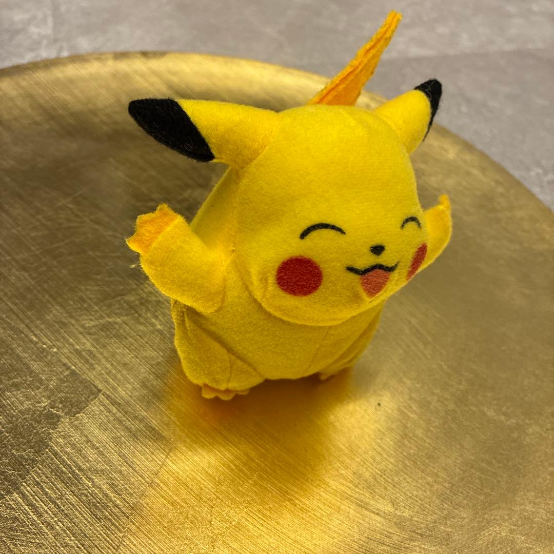 【希少】ピカチュウ バンザイぬいぐるみ TOMY（モンスターボール変身）