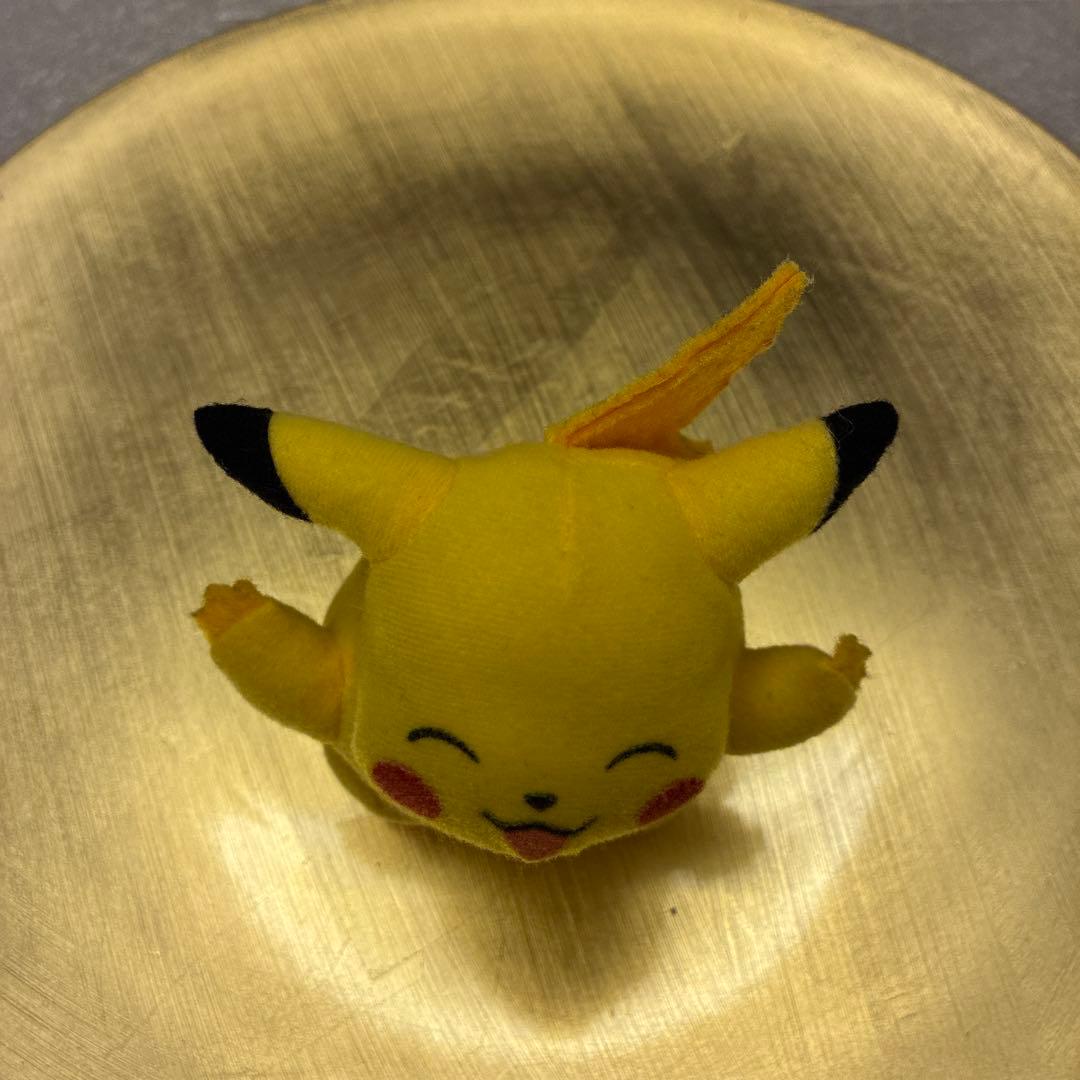 【希少】ピカチュウ バンザイぬいぐるみ TOMY（モンスターボール変身）