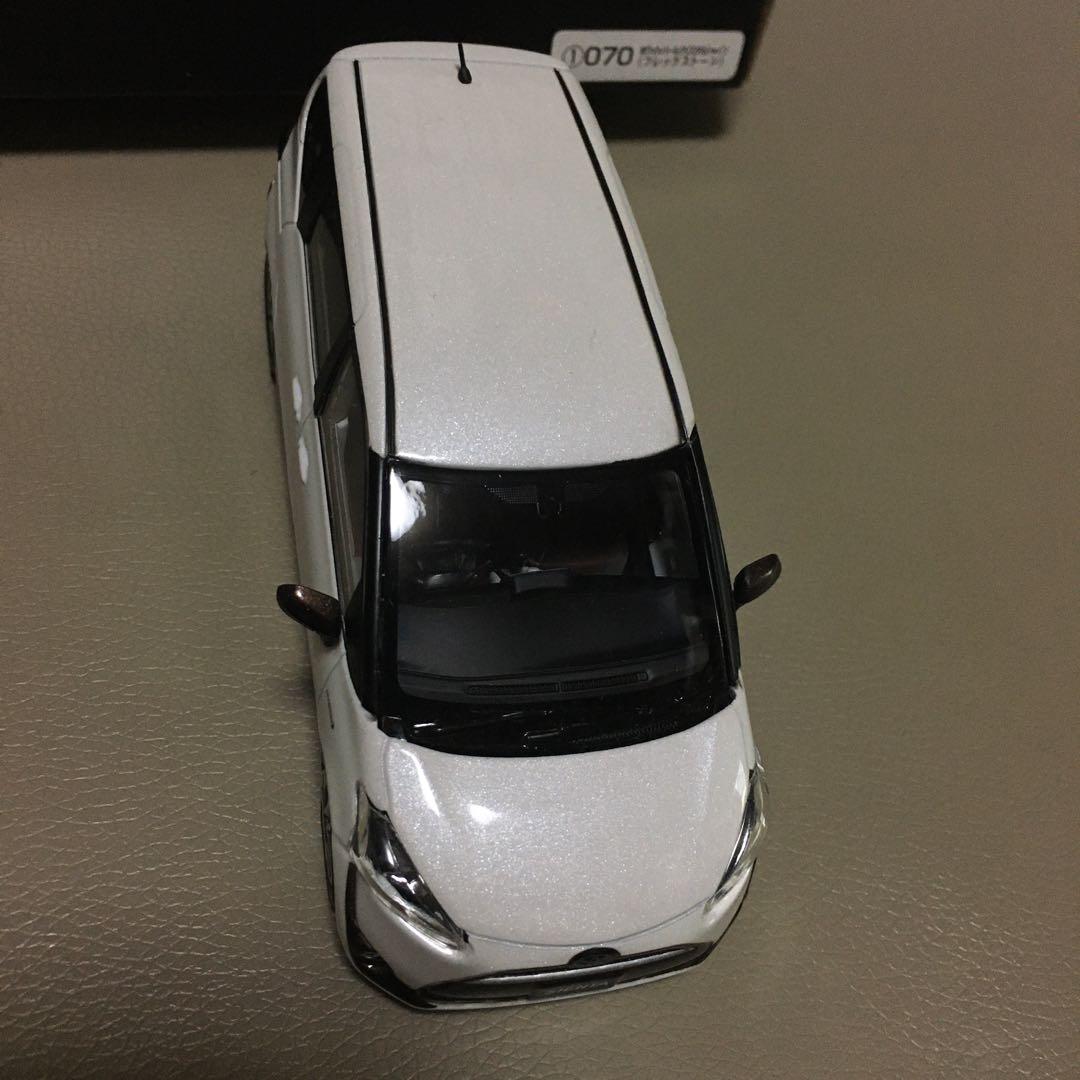 シエンタ ミニカー トヨタ 1/30 ホワイトパール クリスタルシャイン