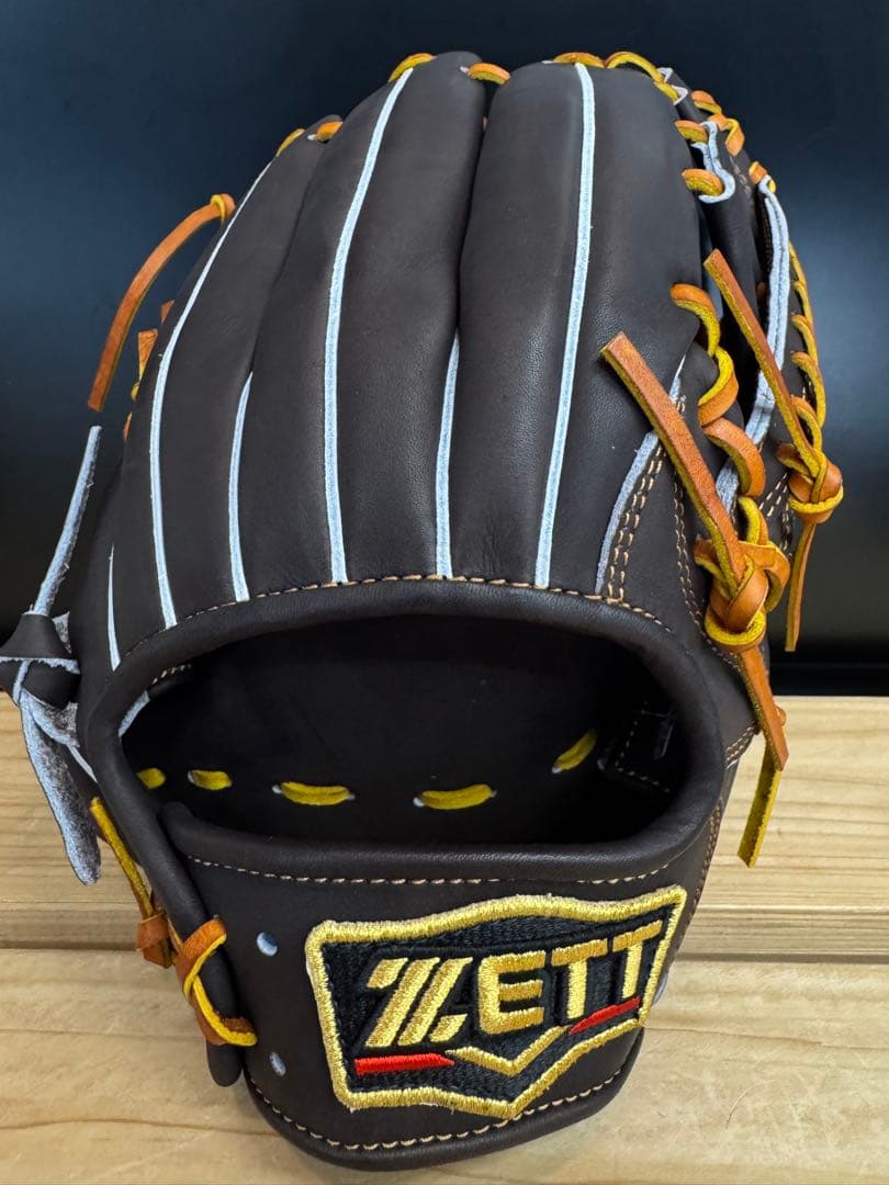 超限定品！ゼット 軟式用グローブ 内野手用 定価33,000円税込