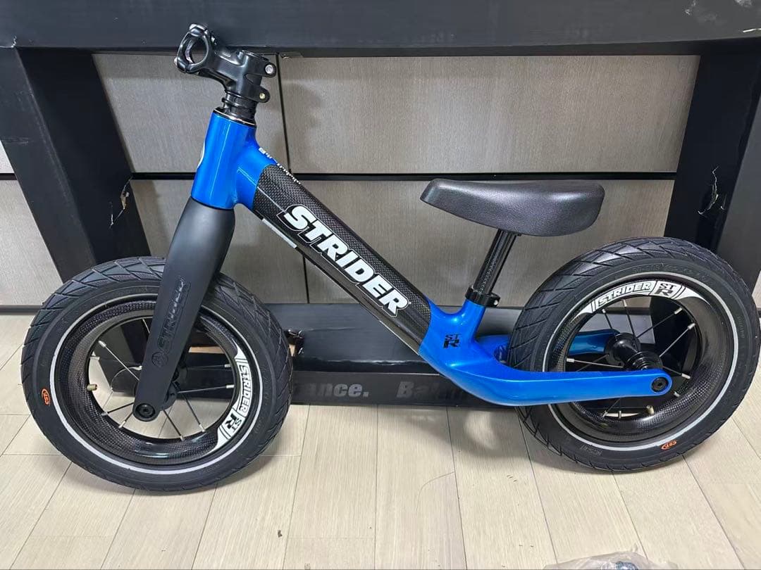 STRIDER ストライダー　数量限定　ST-R　カーボン　新品