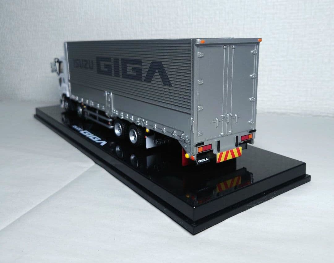 いすゞギガ 1/43スケール　ミニカー　訳あり加工品
