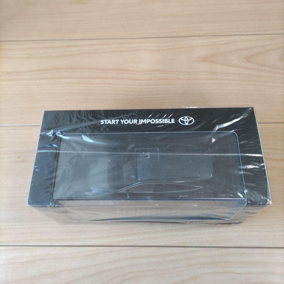 トヨタ ハリアー ミニカー 1/30スケール ストレートグレーメタリック　非売品