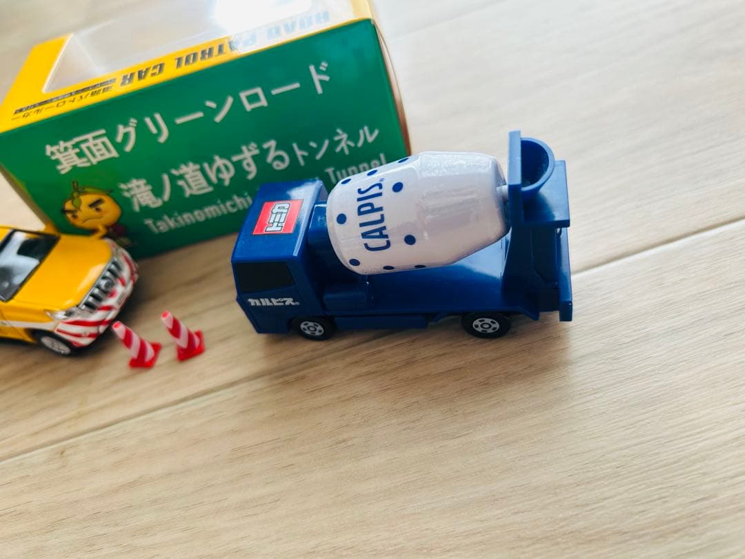 激レア‼️大阪府道路公社滝の道ゆずる ロードパトロールカー 1:60