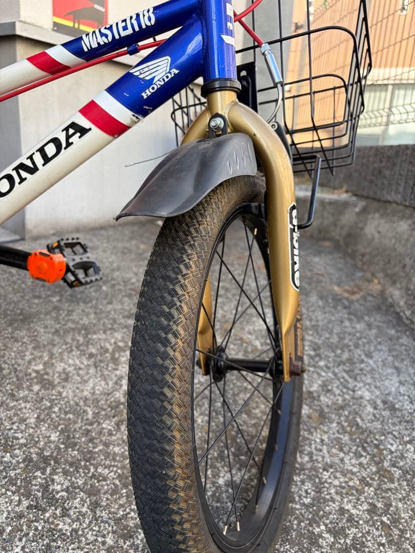 イオンバイク　18インチ HONDA トリコロールカラー　前カゴ、補助輪附属