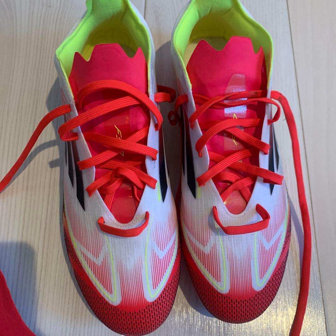 ひまわり【週末割引中】サッカースパイク　adidas F50（26cm）