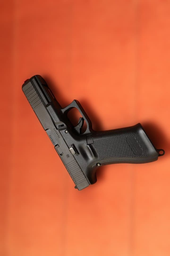 G17 Gen5 ガスガン 本体と付属品