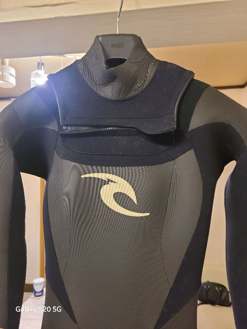 RIP CURL 5×3mmフルスーツ　ラバーフラップジップ