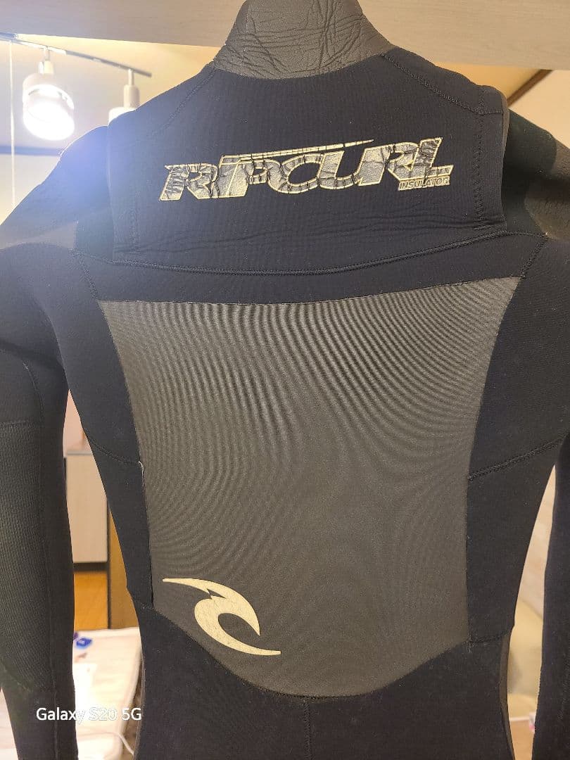 RIP CURL 5×3mmフルスーツ　ラバーフラップジップ