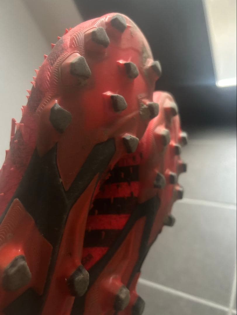 PREDAATOR レッド サッカーシューズ
