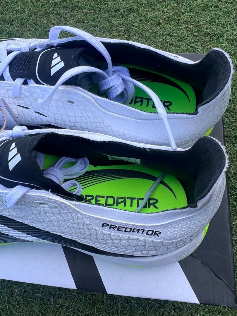 新品未使用 adidas PREDATOR LEAGUE TF トレシュー
