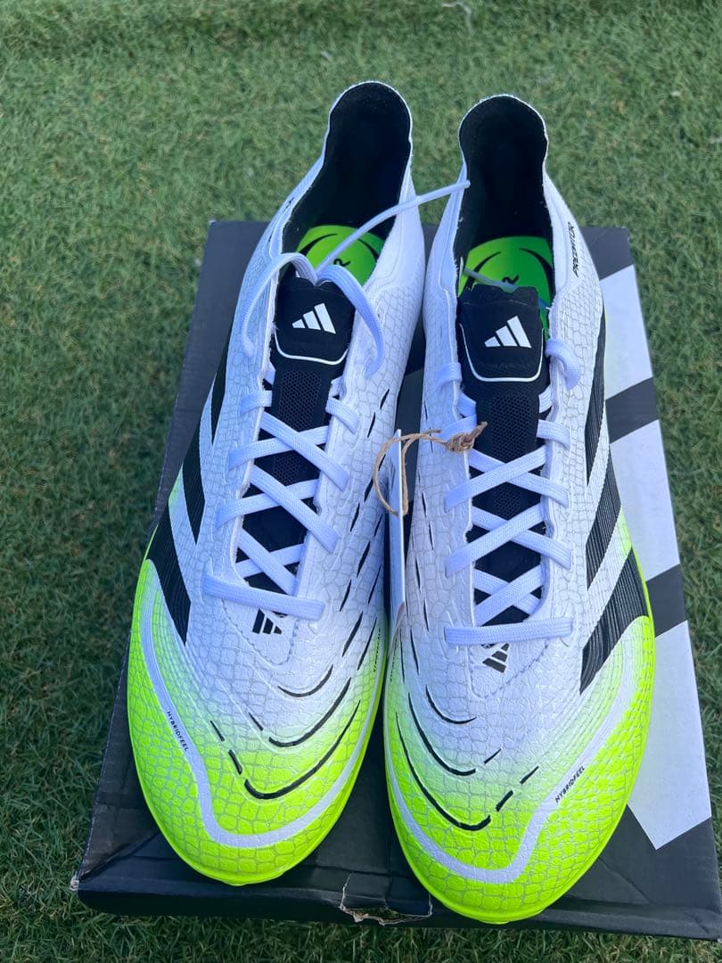 新品未使用 adidas PREDATOR LEAGUE TF トレシュー