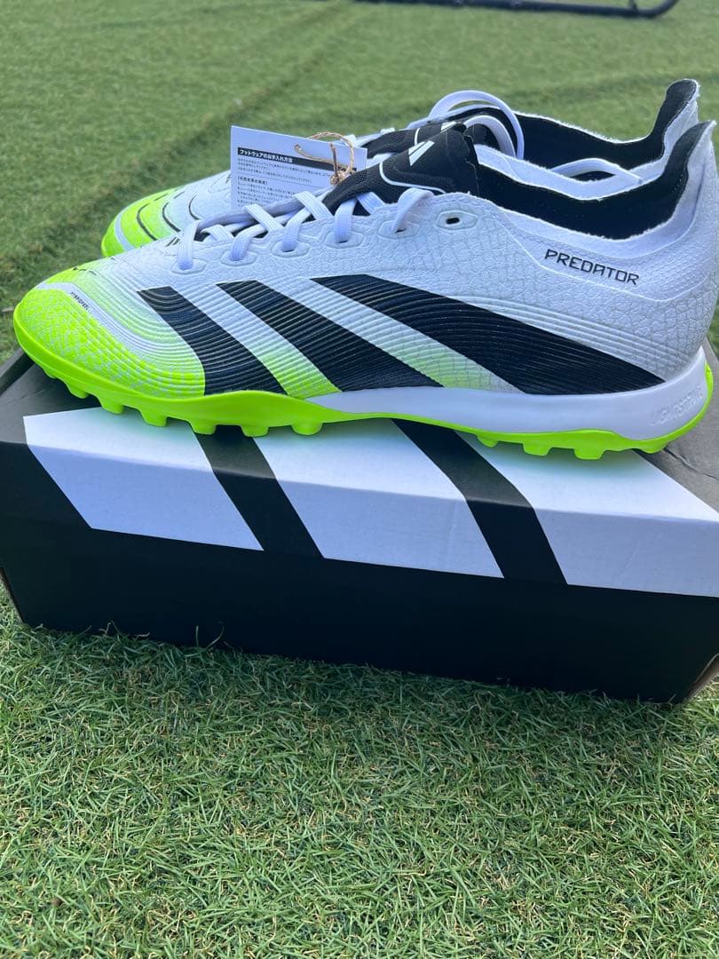 新品未使用 adidas PREDATOR LEAGUE TF トレシュー