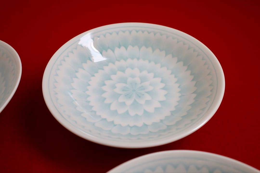 陶磁器【有田焼　昭峰窯　菊模様　4客】