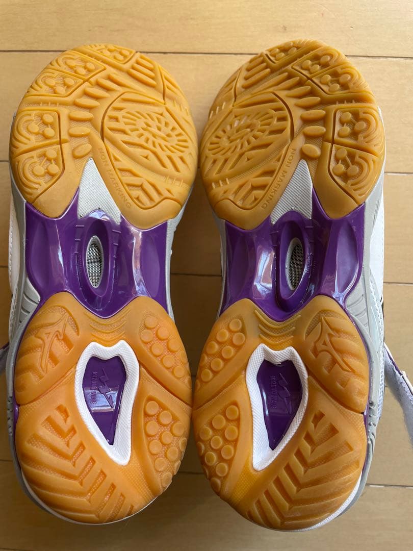 【 ミズノ】ウエーブアルテミス 4MID レディース　24.5cm