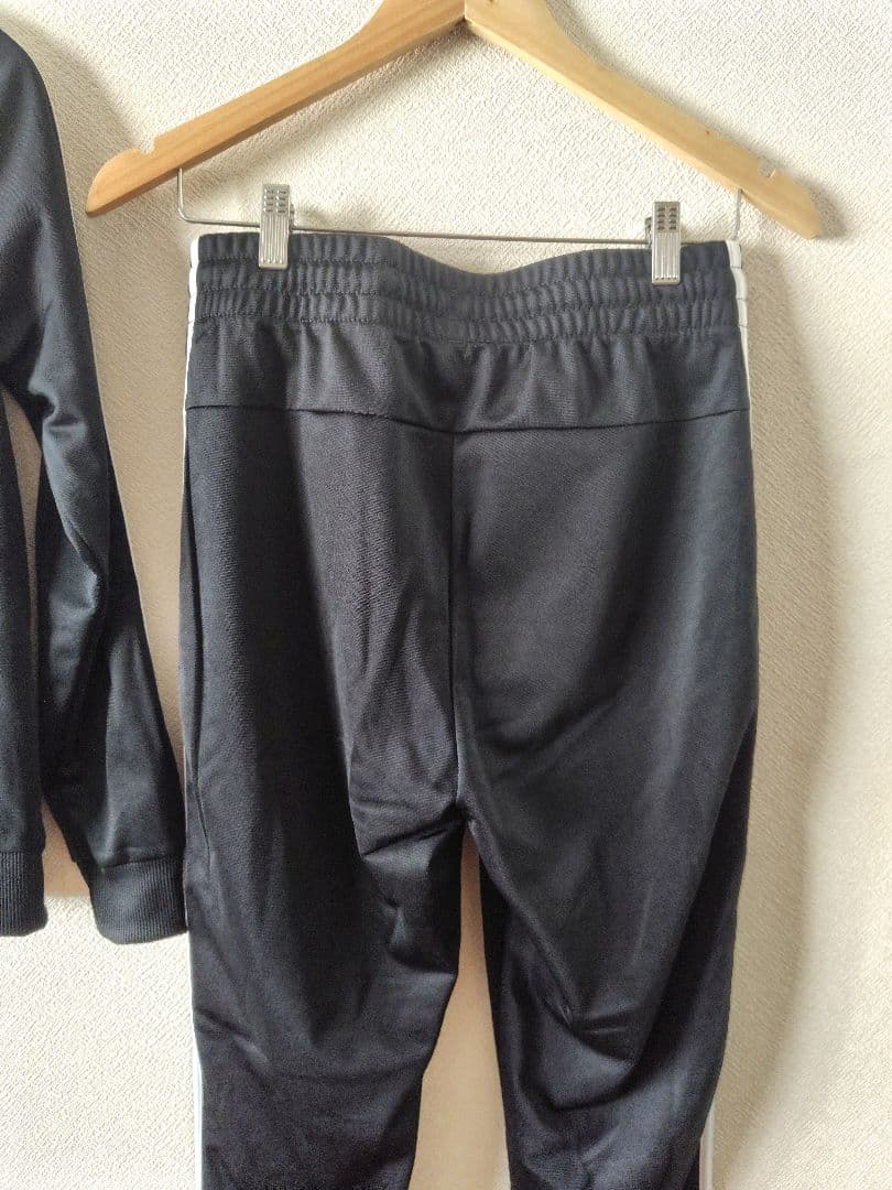 adidas レディース未使用タグ付きブラックジャージ上下セット【Ｌ】