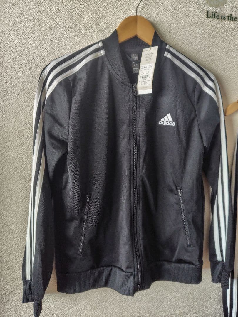 adidas レディース未使用タグ付きブラックジャージ上下セット【Ｌ】