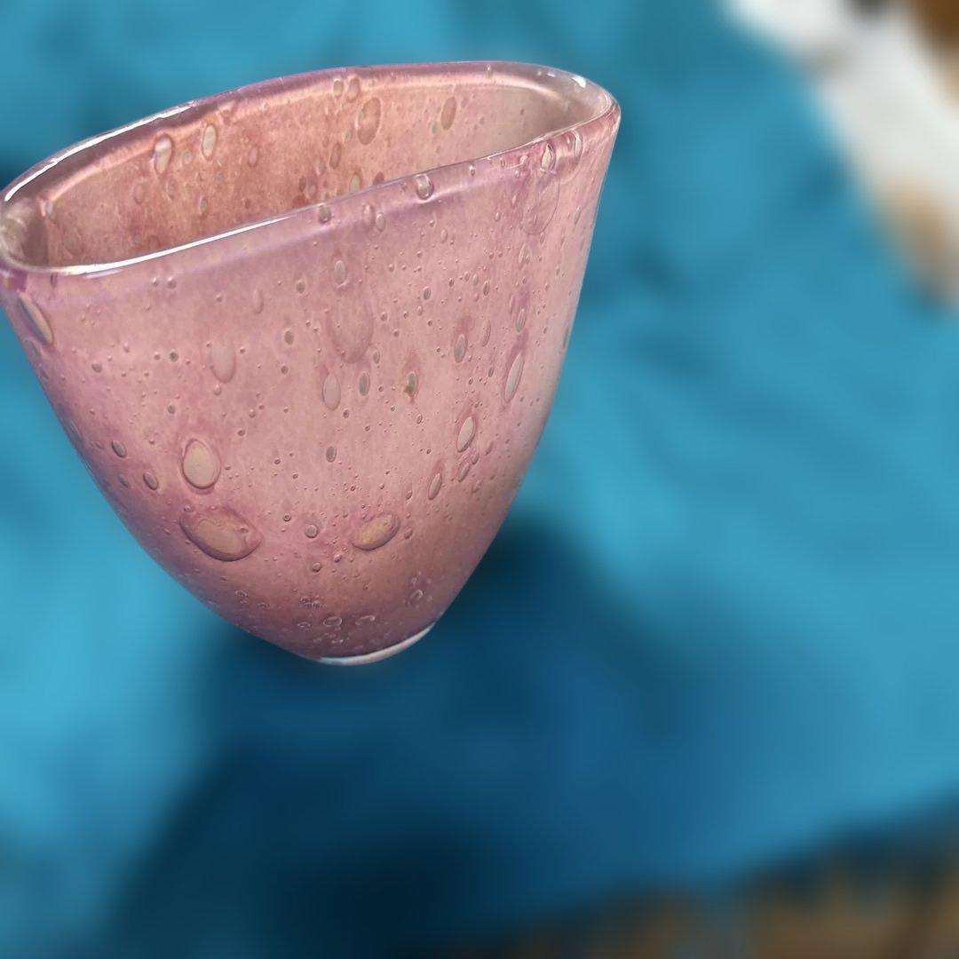 【ヘンリーディーン】ピンクガラスフラワースタンド気泡入り 円錐形