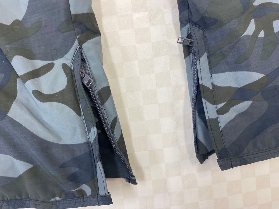 e1242☆DESCENTE スノーウエア上下セット L/M カモフラージュ