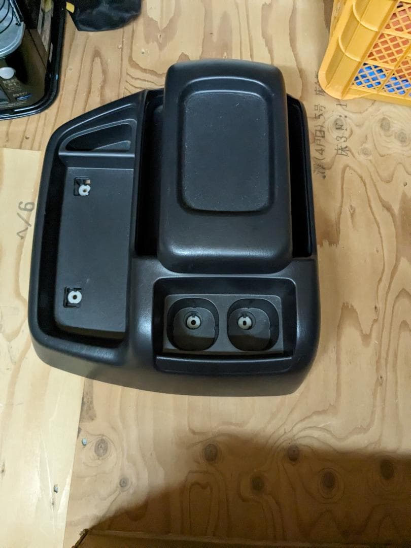 ハイエースワイド　センターコンソールテーブル　車中泊　キャンプ