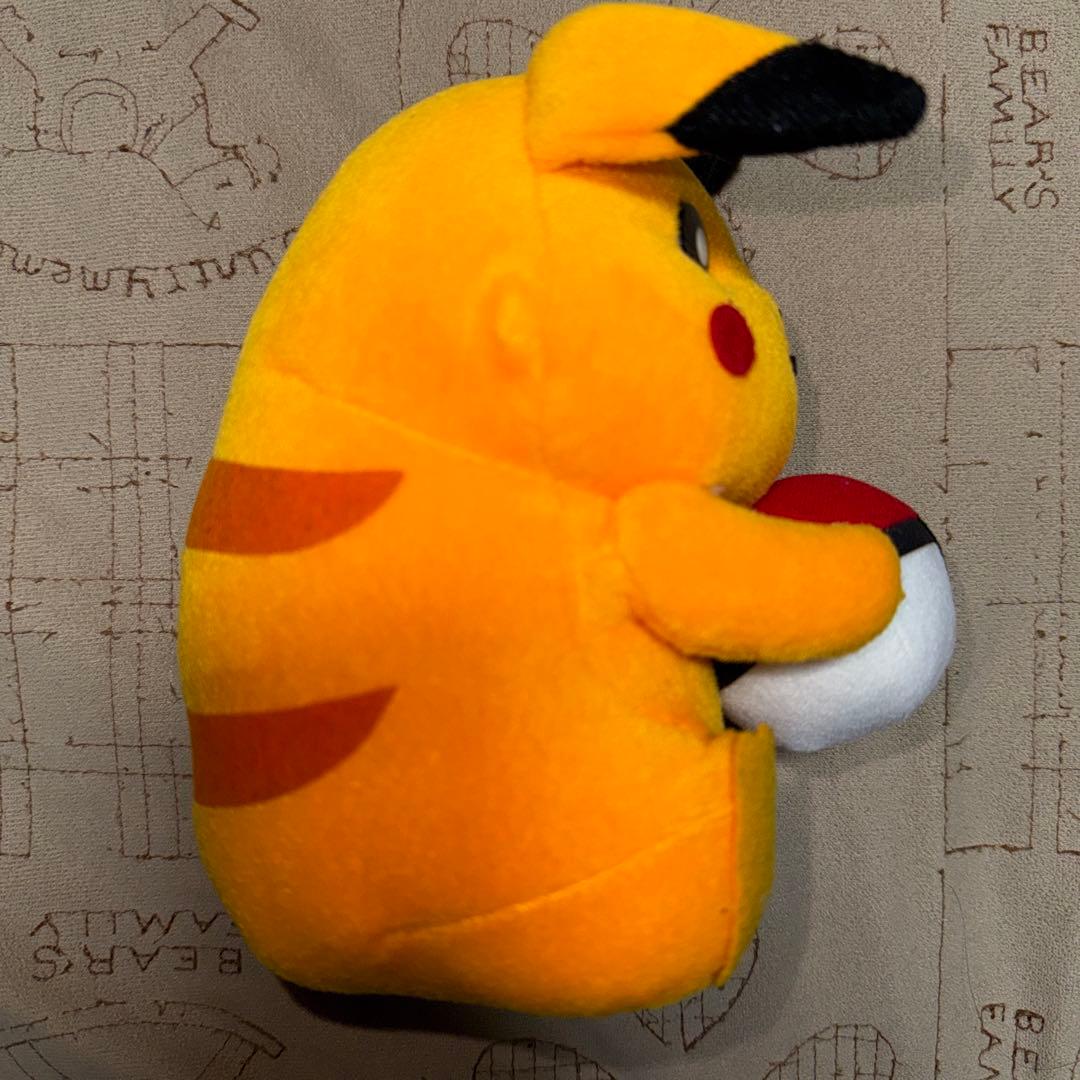 ピカチュウ ぬいぐるみ モンスターボール付き