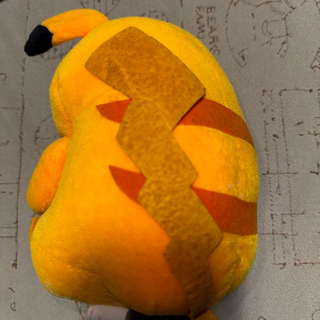 ピカチュウ ぬいぐるみ モンスターボール付き