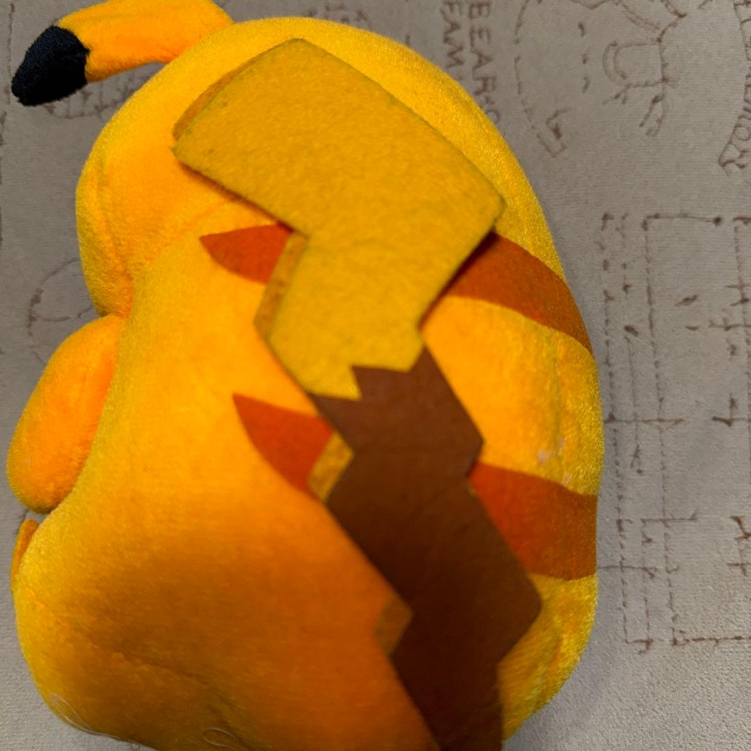 ピカチュウ ぬいぐるみ モンスターボール付き