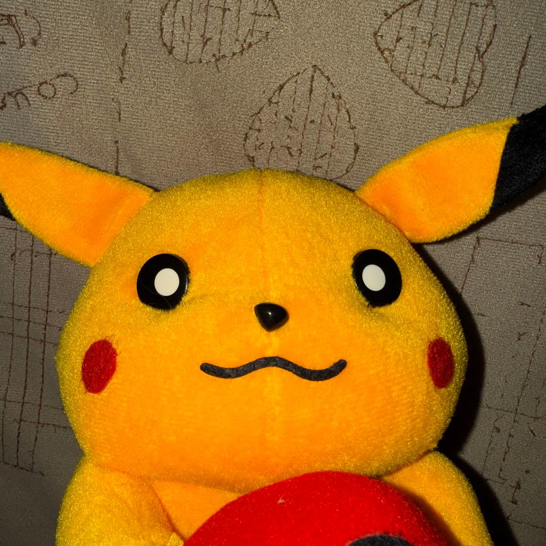 ピカチュウ ぬいぐるみ モンスターボール付き