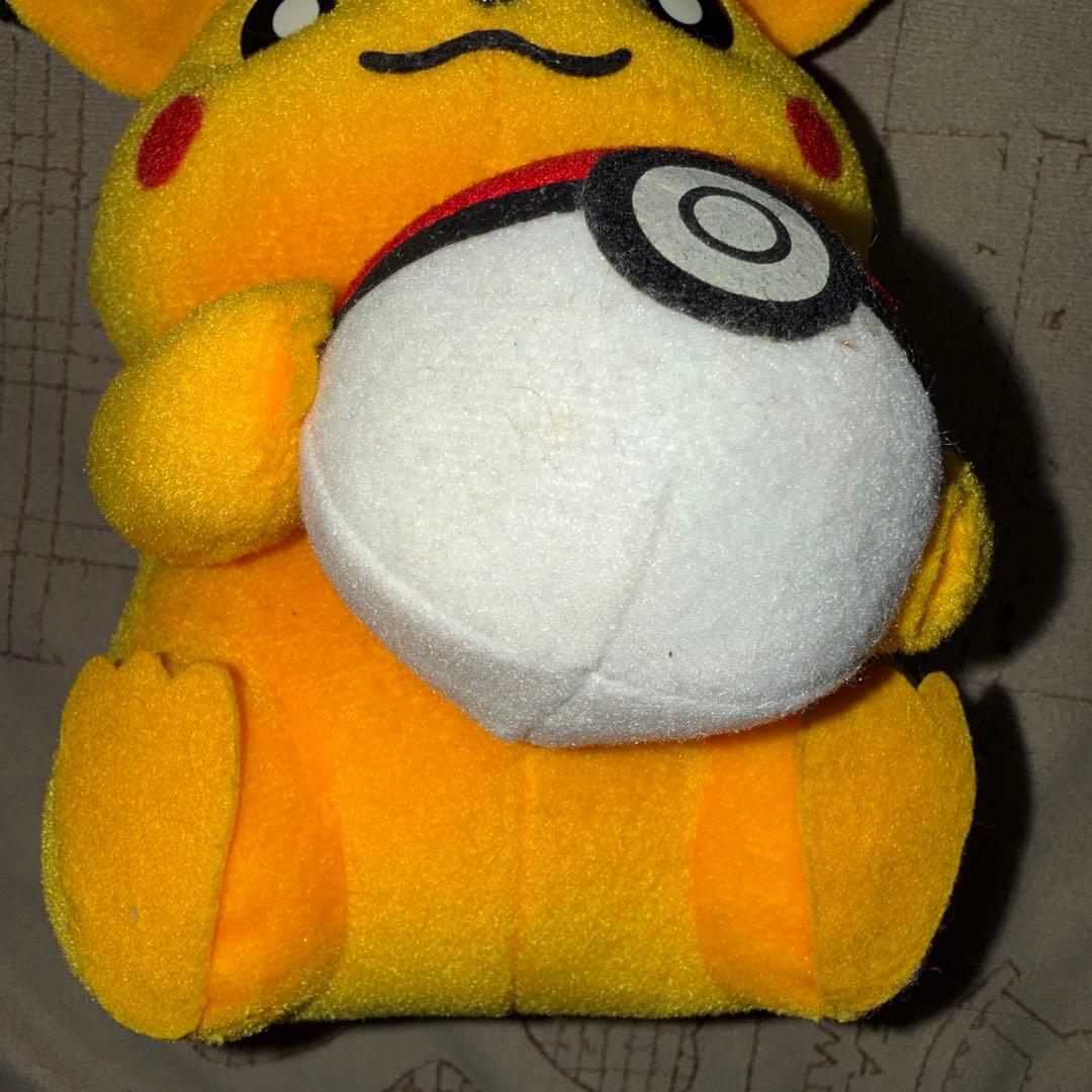 ピカチュウ ぬいぐるみ モンスターボール付き