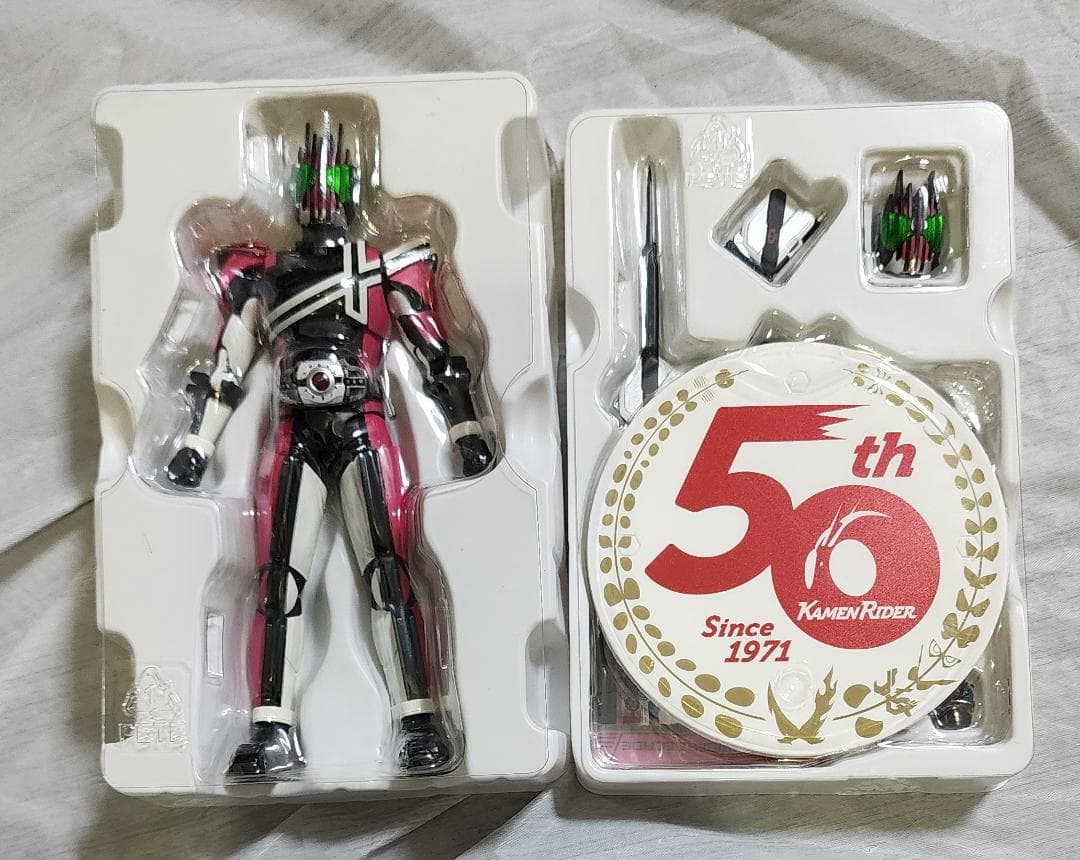 真骨彫製法 ディケイド 50th Ver. とマシンディケイダー