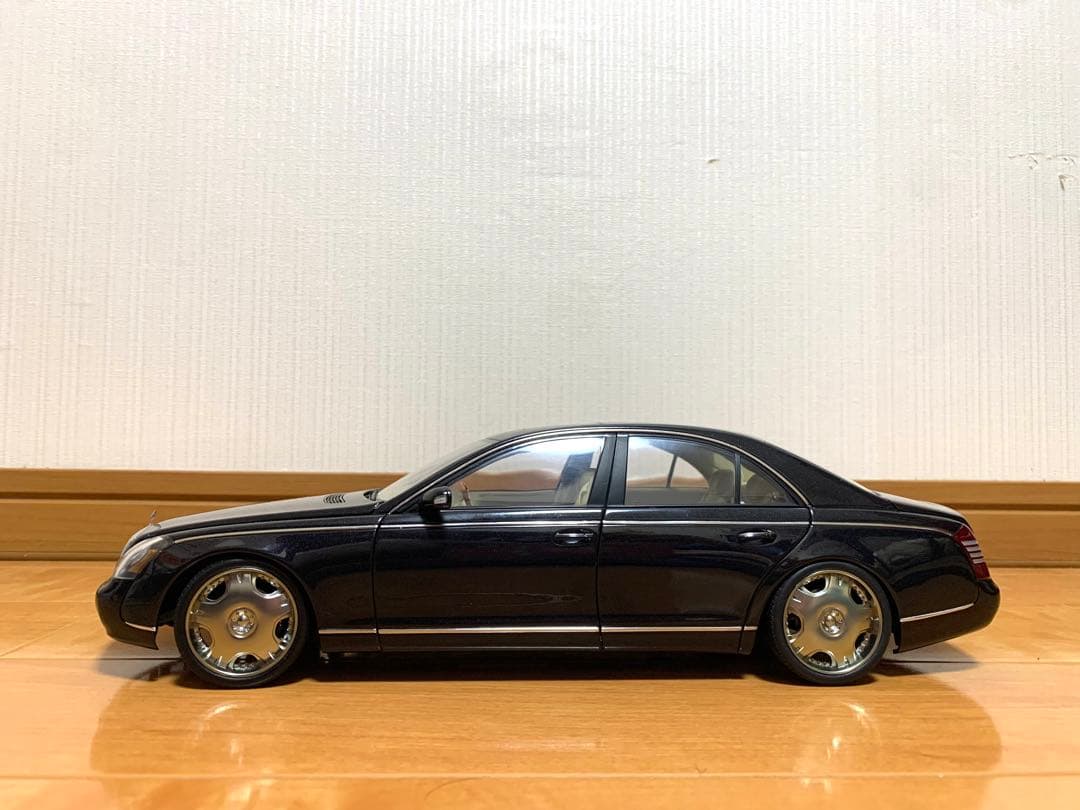 希少。AUTOART MAYBACH 57 1:18 ミニカー