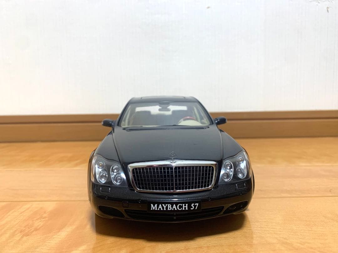 希少。AUTOART MAYBACH 57 1:18 ミニカー