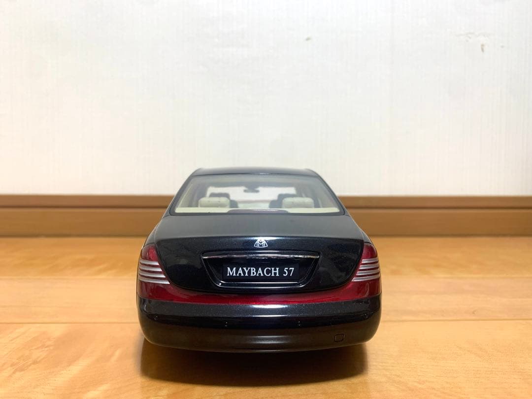 希少。AUTOART MAYBACH 57 1:18 ミニカー