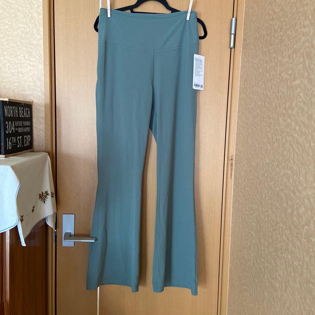 【lululemon】新品スーパーハイライズ フレアパンツ Nulu レギュラー