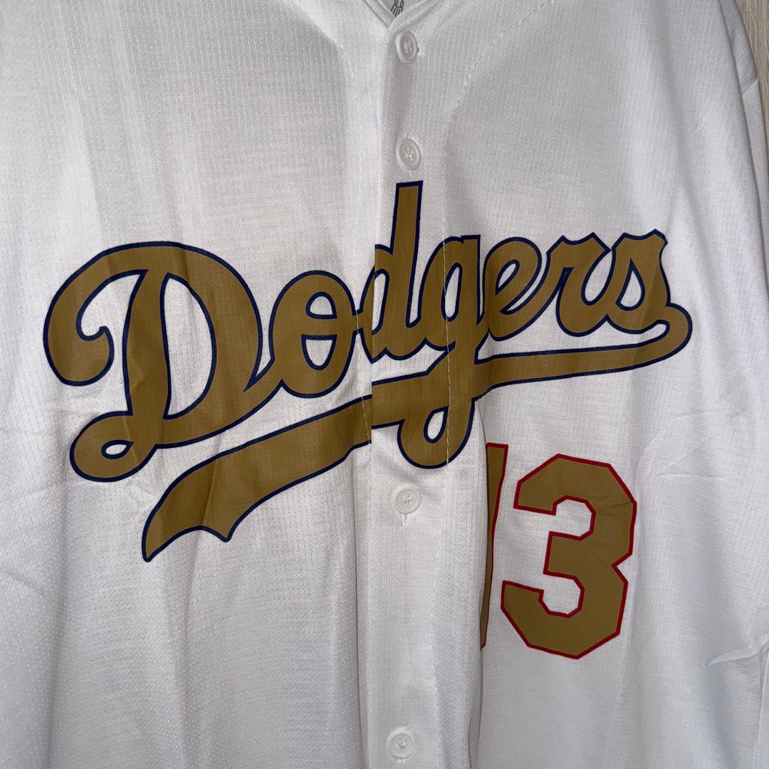 来場者限定品 MAX MUNCY ゴールドユニフォーム
